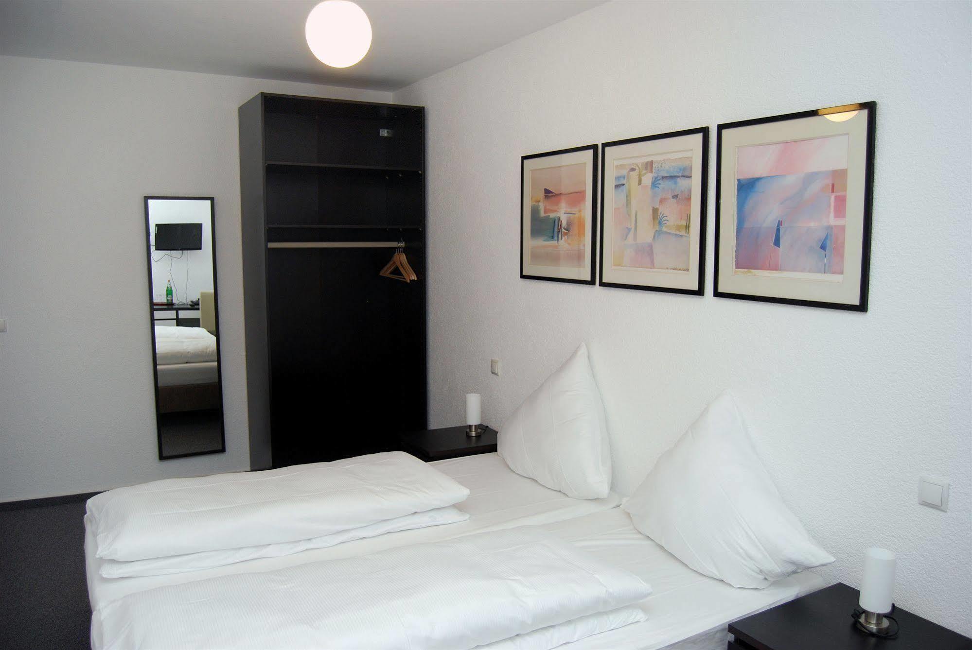 Hotel Rheinischer Hof Erkrath Εξωτερικό φωτογραφία